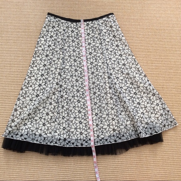 Jax Black & White Floral Embroidered Skirt Size 8 - Picture 7 of 13